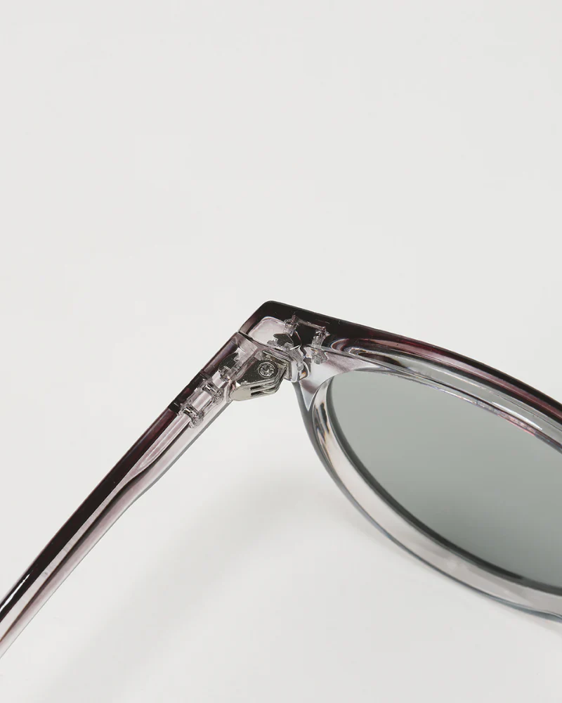 VENICE Old Money Sunglasses - Image 4